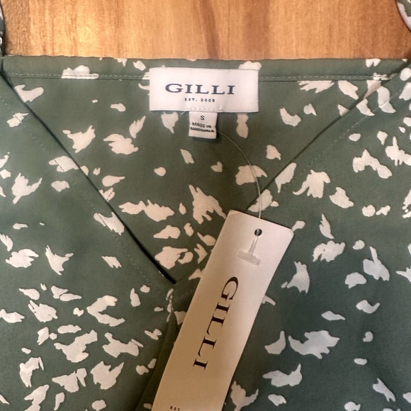 NWT Gilli Women’s Green Abstract Print Peplum Cami Tank Top Size Small - Picture 3 of 6